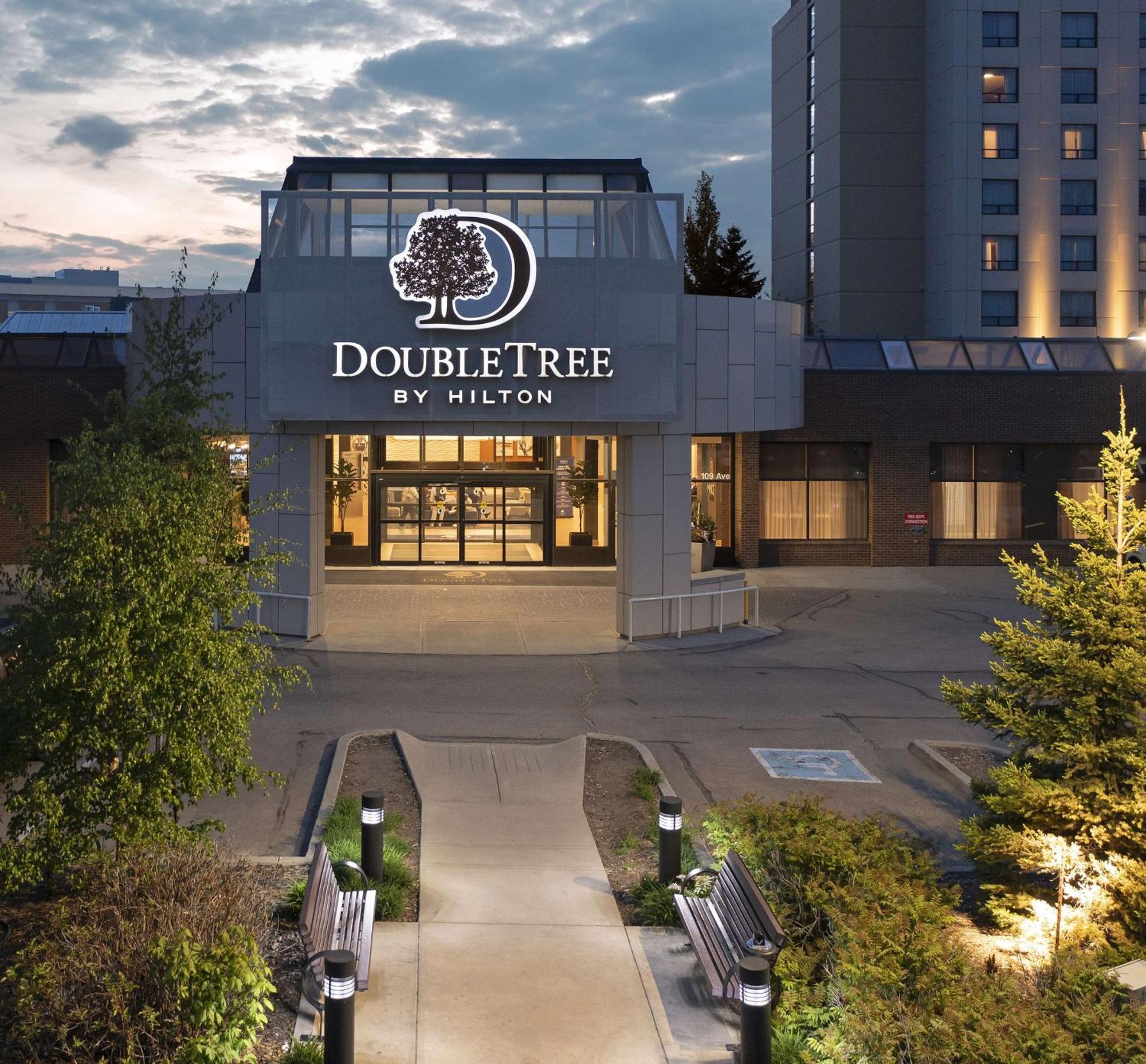 Doubletree By Hilton West Edmonton Hotel Exterior photo